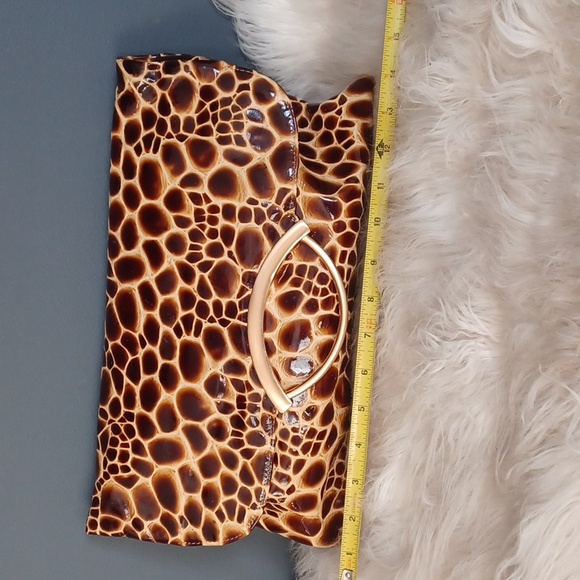 Hobo Medium Size Clutch - Picture 2 of 14